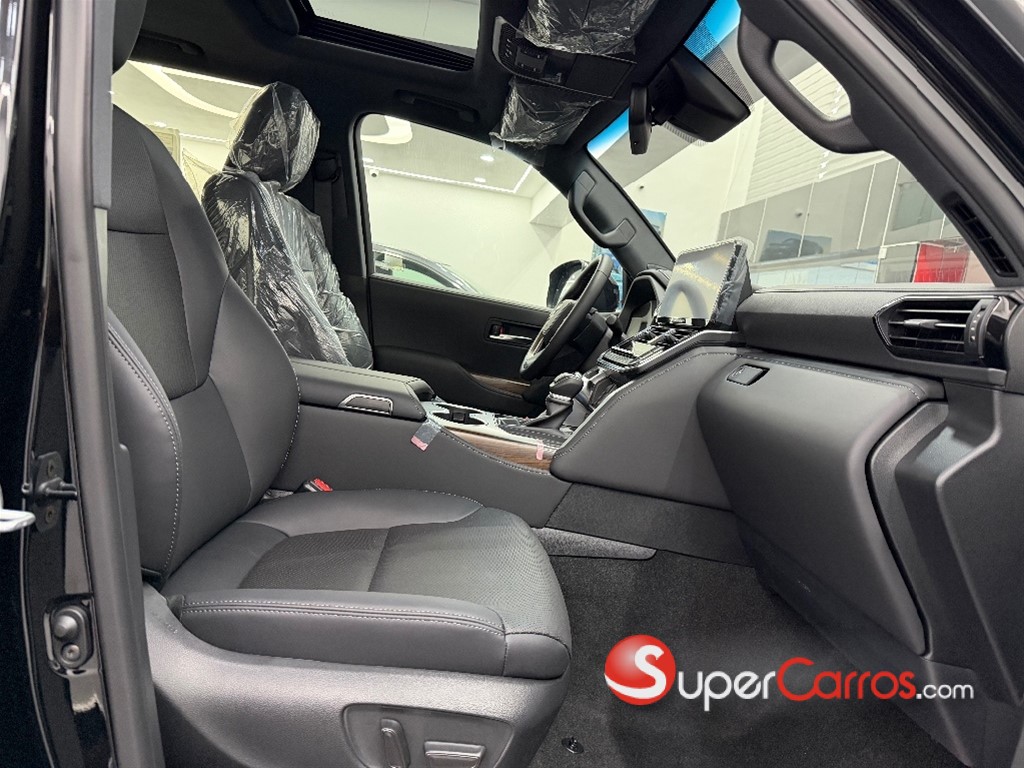 2025 Toyota Land Cruiser 300 GXR — foto 4 / 10