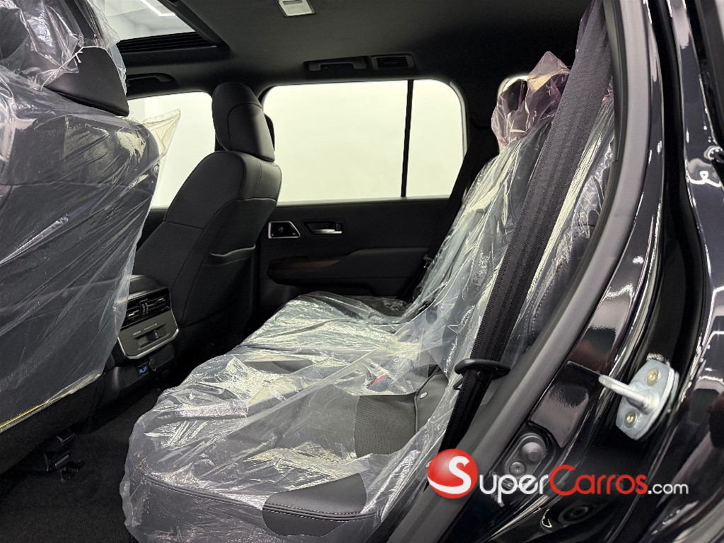 2025 Toyota Land Cruiser 300 GXR — foto 7 / 10
