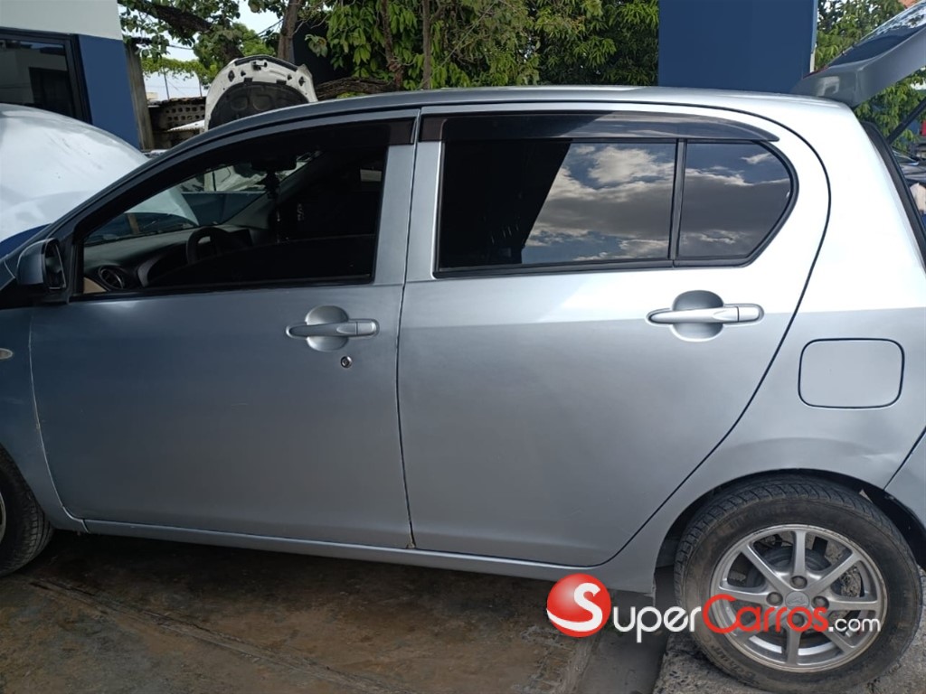 2016 Daihatsu Mira — foto 5 / 9
