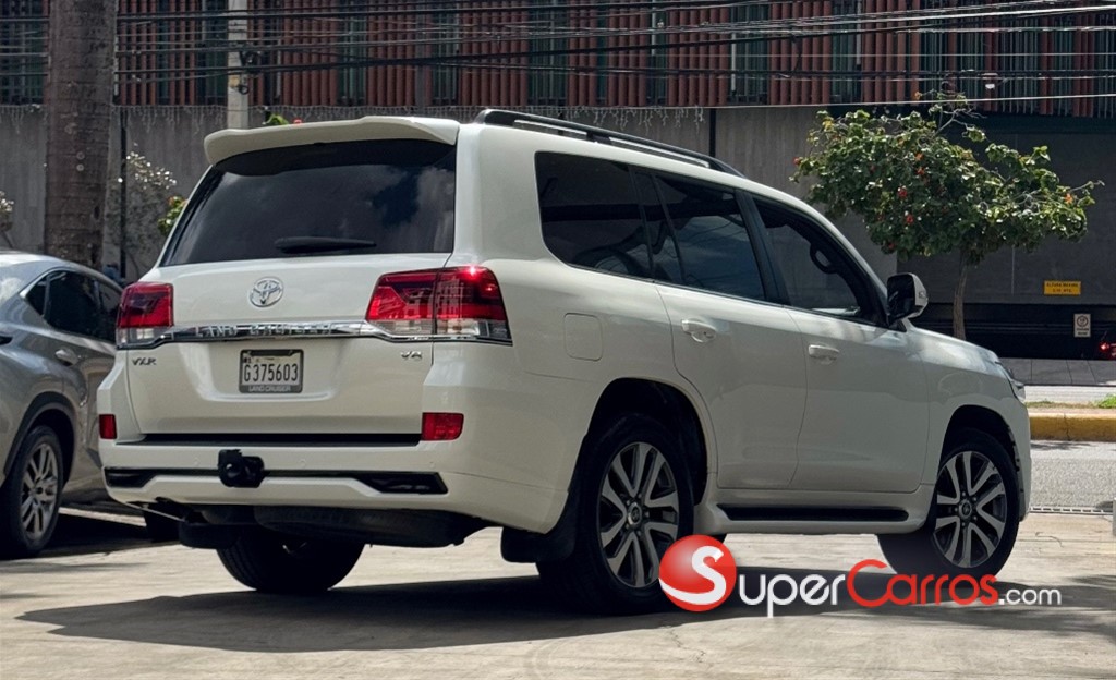 2017 Toyota Land Cruiser 200 VX-R — foto 2 / 11