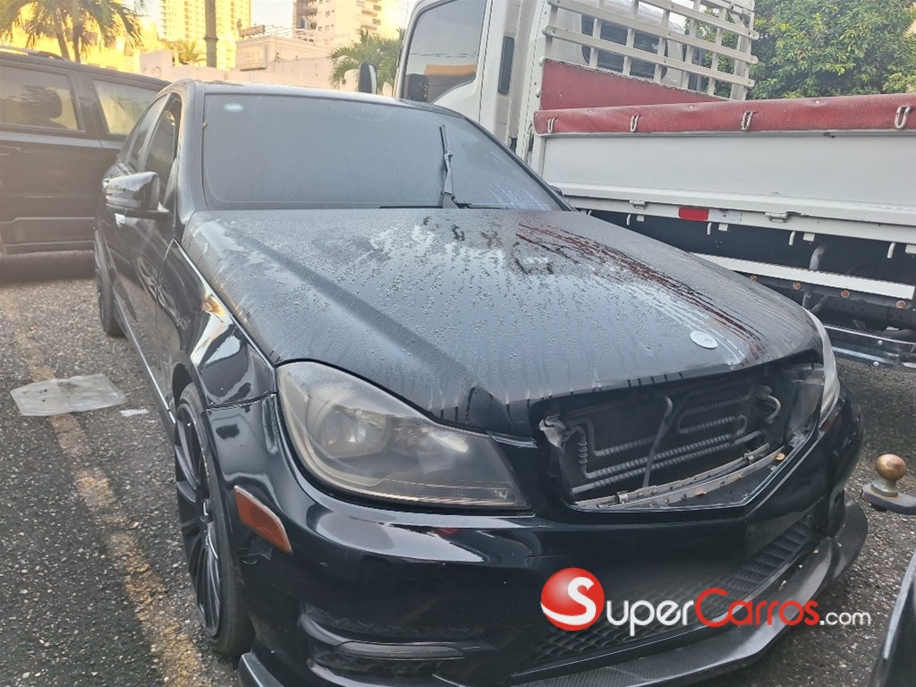 2013 Mercedes-Benz Clase C 250 — foto 2 / 7