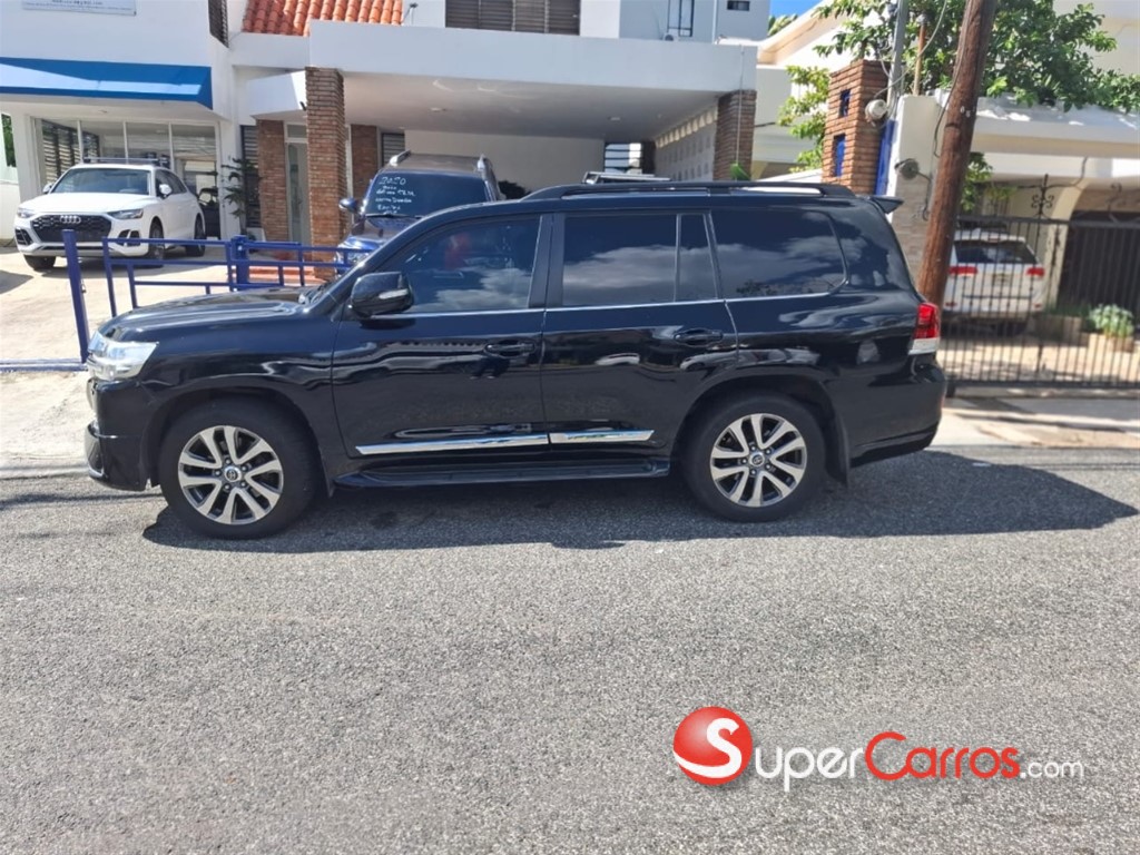 2018 Toyota Land Cruiser