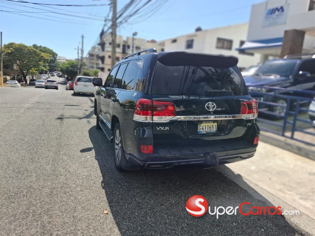 2018 Toyota Land Cruiser — foto 10 / 12