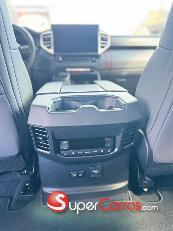 2026 Toyota Sequoia Capstone — foto 8 / 12
