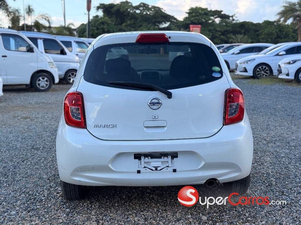 2019 Nissan March — foto 10 / 12