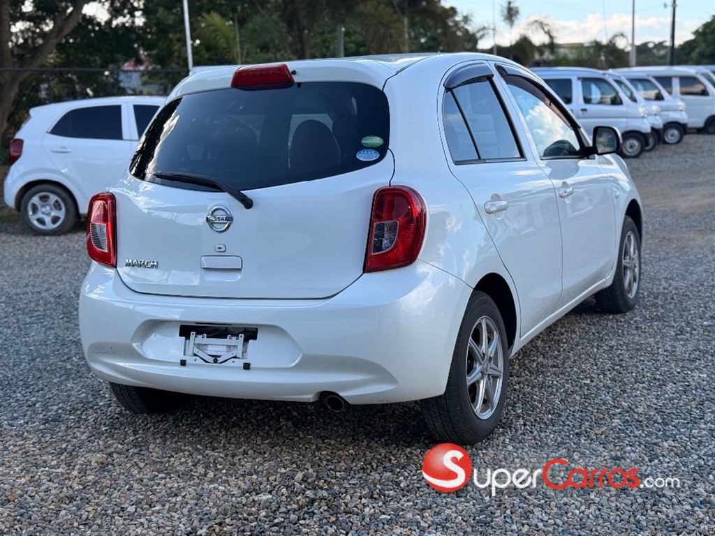 2019 Nissan March — foto 11 / 12