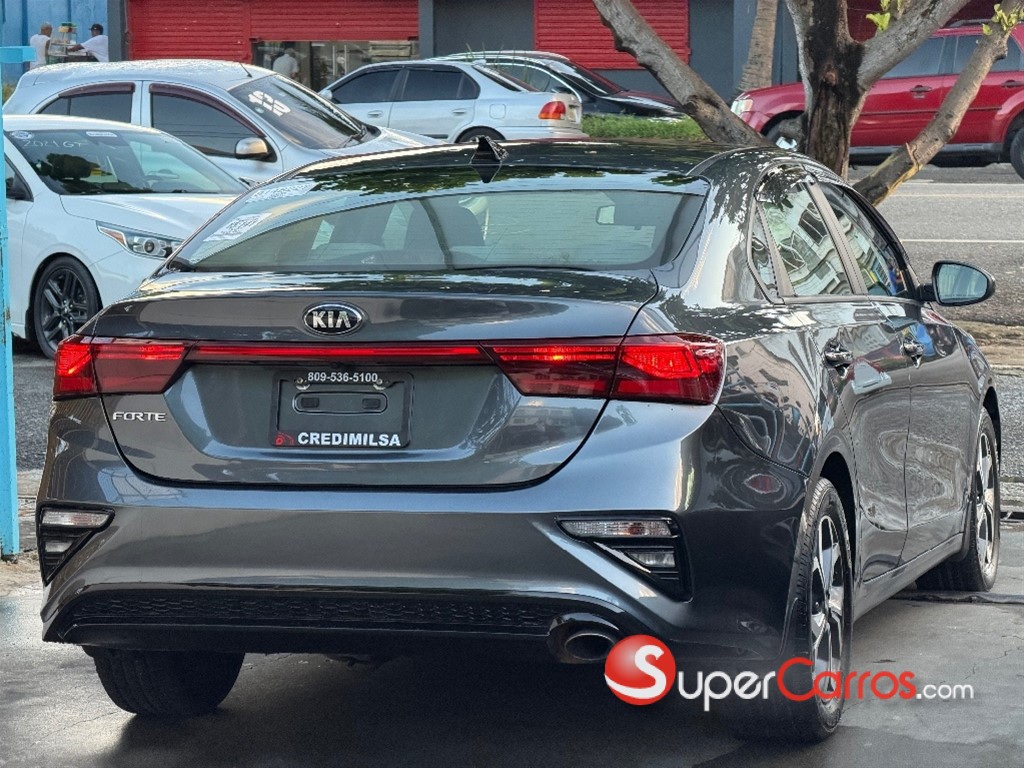 2020 Kia Forte LXS — foto 7 / 10