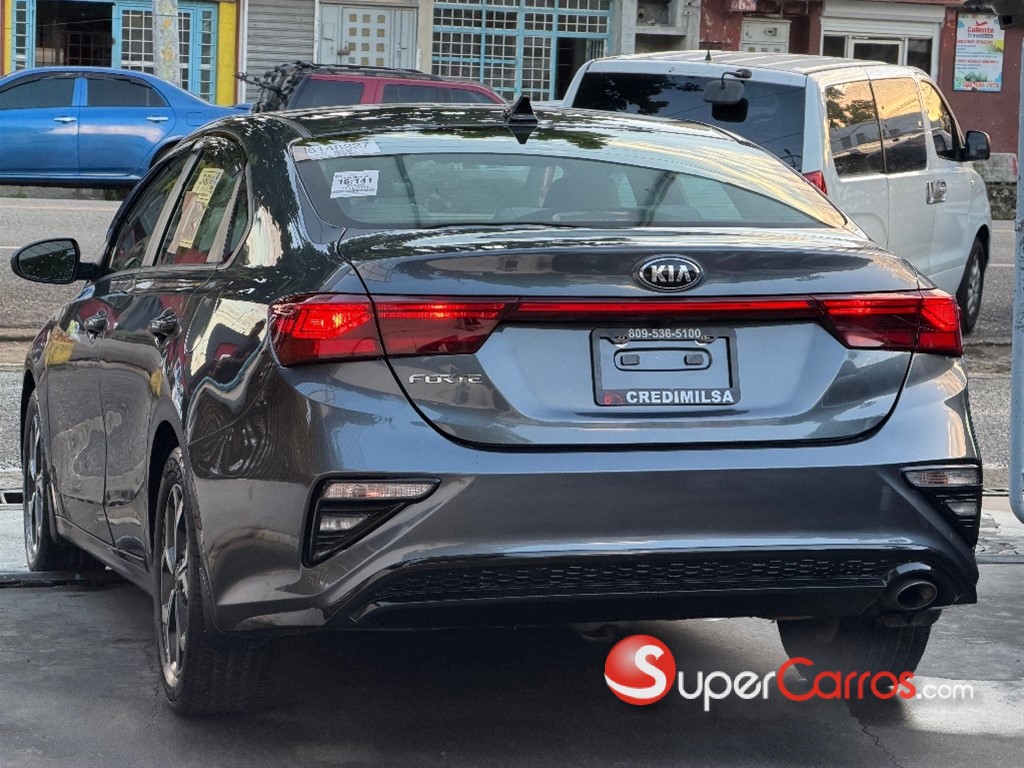 2020 Kia Forte LXS — foto 8 / 10