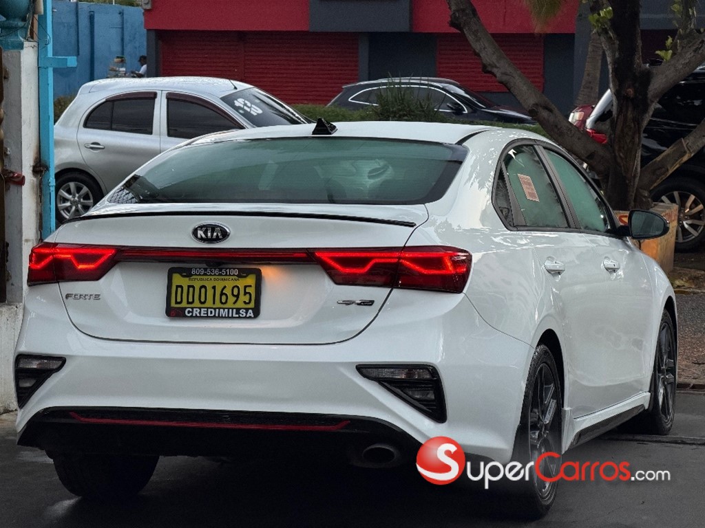 2021 Kia Forte GT Line — foto 7 / 9