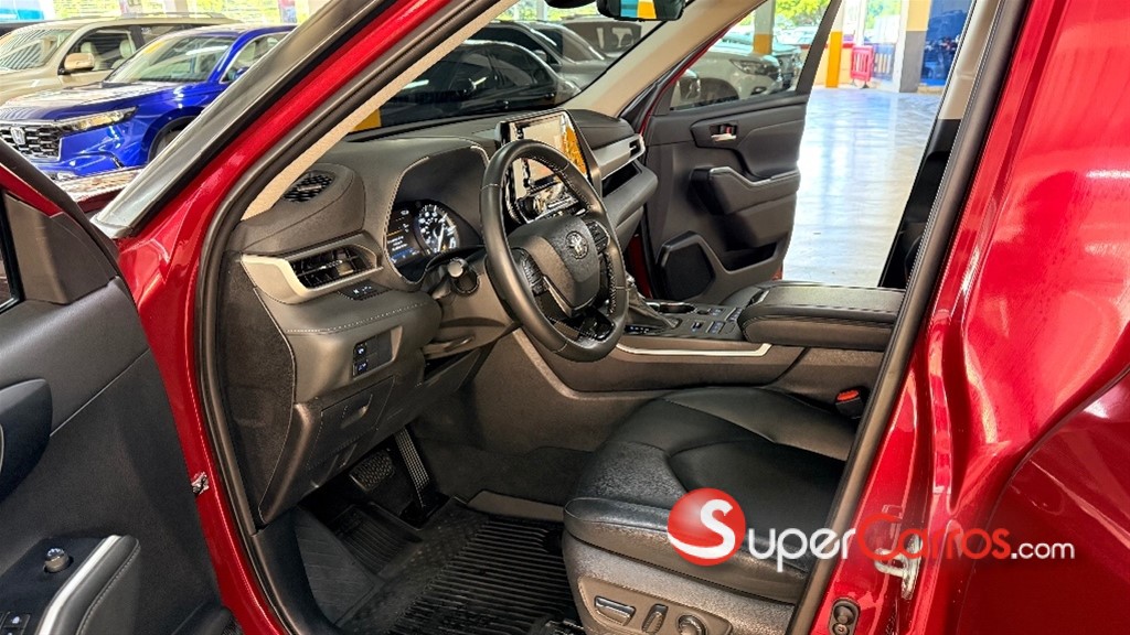 2021 Toyota Highlander XLE — foto 8 / 12