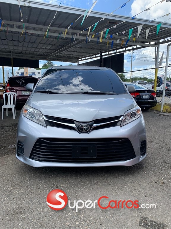 2019 Toyota Sienna LE