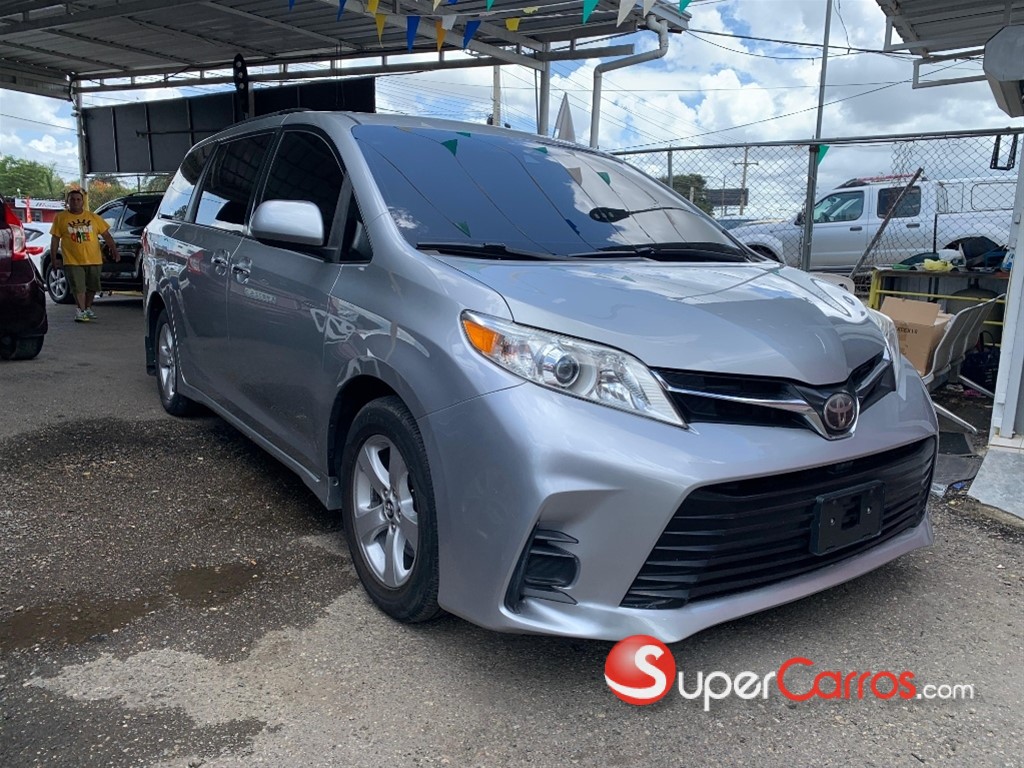 2019 Toyota Sienna LE — foto 4 / 8