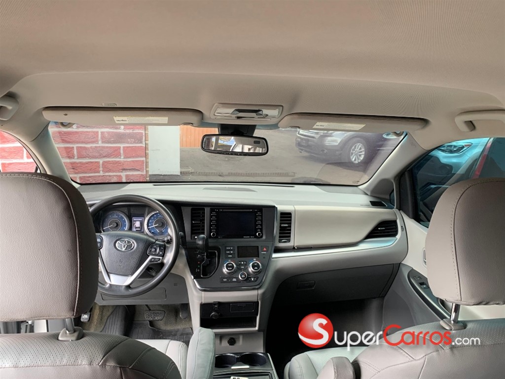 2019 Toyota Sienna LE — foto 7 / 8