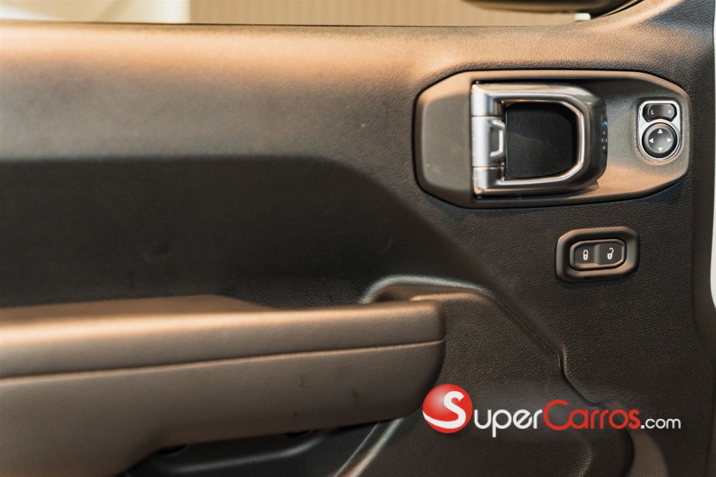 2025 Jeep Wrangler Rubicon — foto 7 / 10