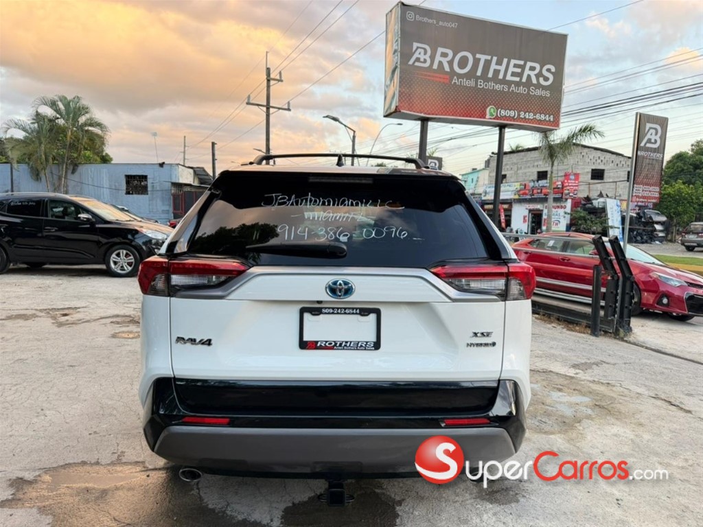 2020 Toyota RAV4 XSE Hybrid Sport — foto 6 / 12
