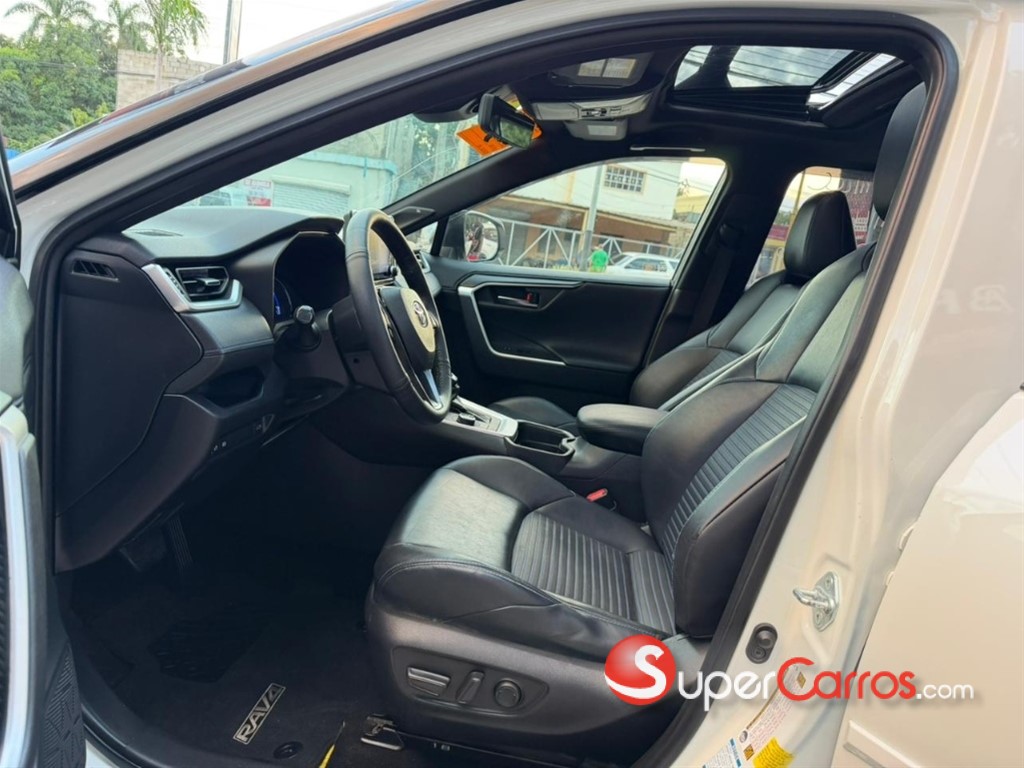 2020 Toyota RAV4 XSE Hybrid Sport — foto 9 / 12