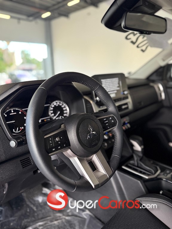 2025 Mitsubishi Motors L 200 — foto 6 / 9