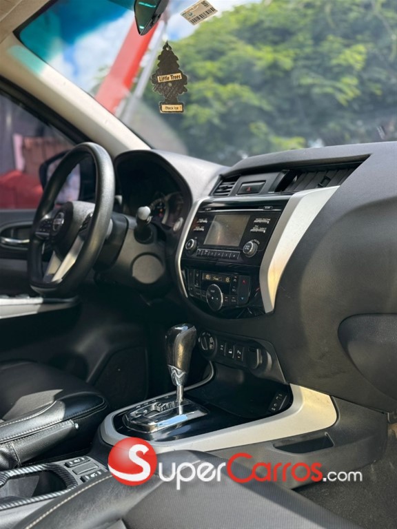 2017 Nissan Frontier LE — foto 2 / 10
