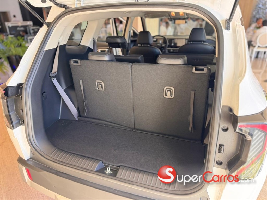2026 Kia Carens — foto 10 / 11