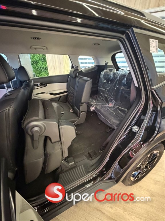 2027 Kia Carens — foto 7 / 8
