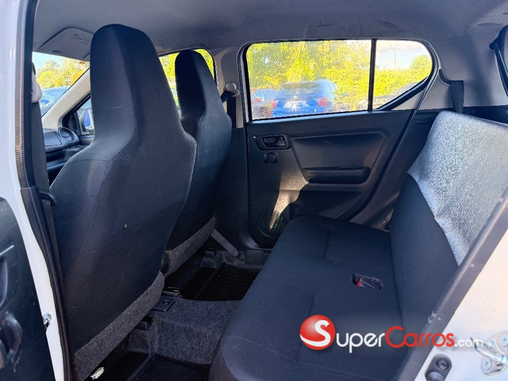 2020 Daihatsu Mira — foto 7 / 12