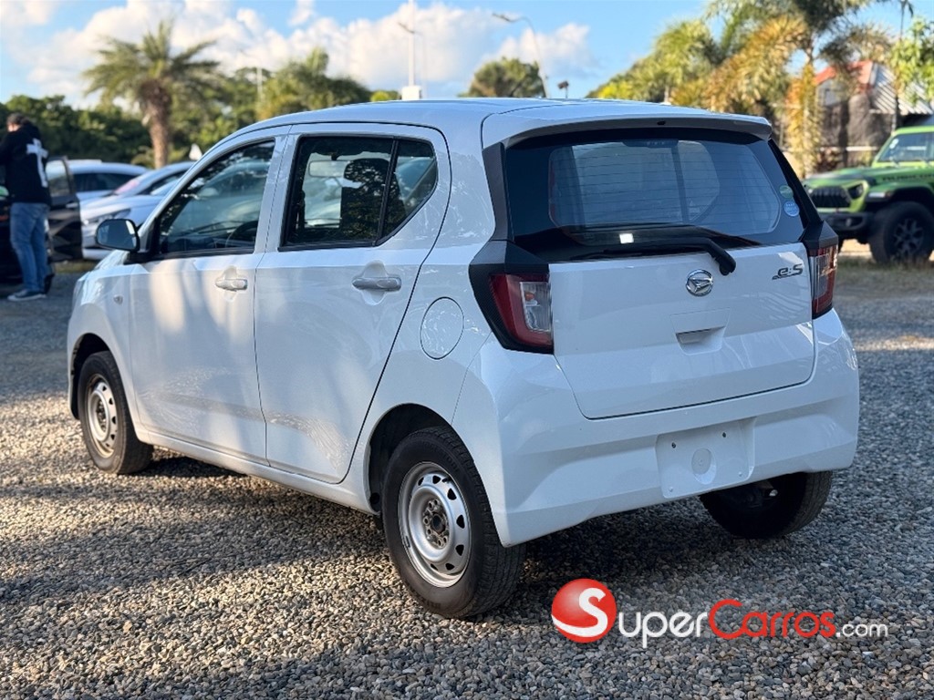 2020 Daihatsu Mira — foto 8 / 12