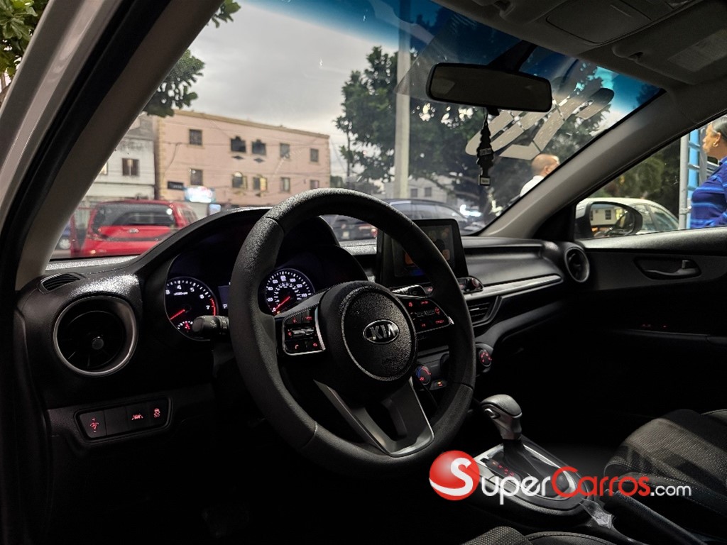2020 Kia Forte LXS — foto 6 / 9