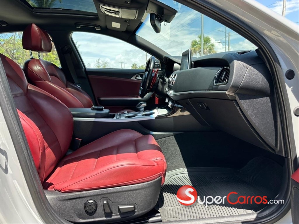 2019 Kia Stinger GT — foto 8 / 12