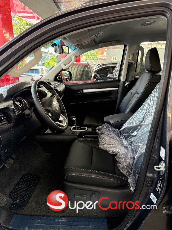 2025 Toyota Hilux WIDE TREAD — foto 8 / 10