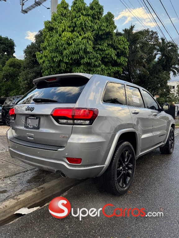 2020 Jeep Grand Cherokee Altitude — foto 3 / 10