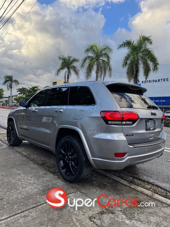 2020 Jeep Grand Cherokee Altitude — foto 4 / 10