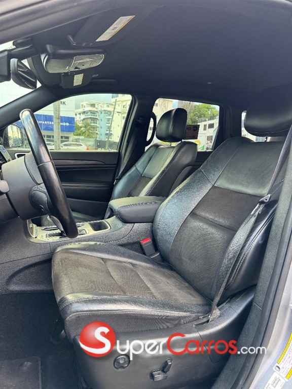 2020 Jeep Grand Cherokee Altitude — foto 7 / 10