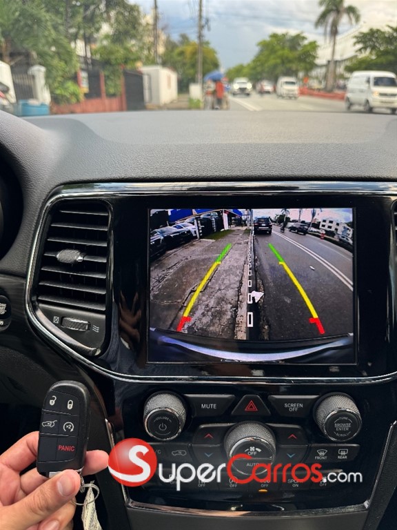 2020 Jeep Grand Cherokee Altitude — foto 9 / 10
