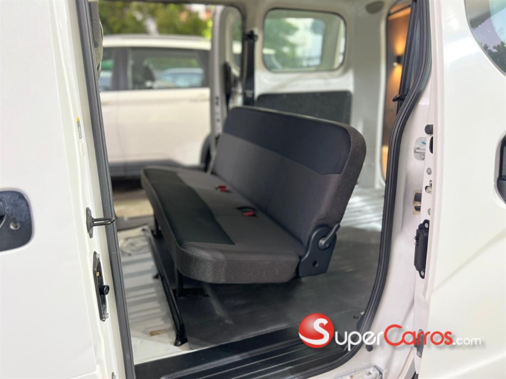 2020 Nissan NV 200 — foto 6 / 8