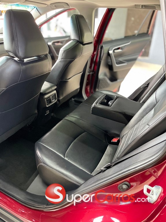 2020 Toyota RAV4 XLE Premium — foto 9 / 12