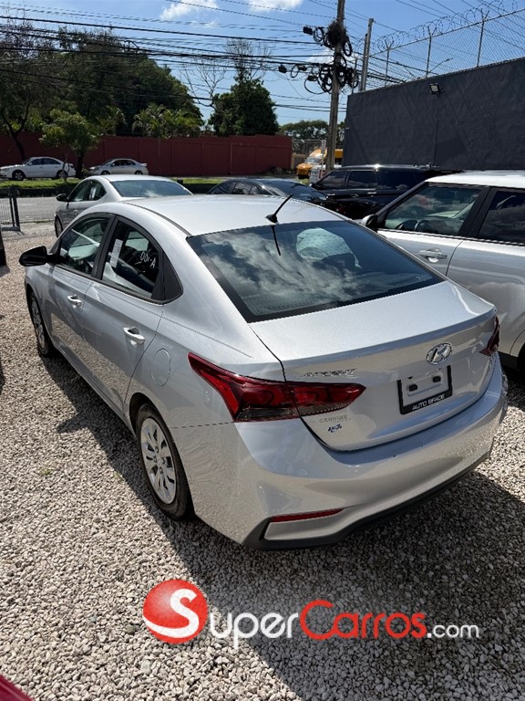 2020 Hyundai Accent SE — foto 2 / 10