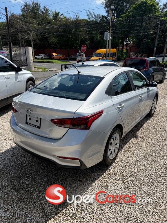 2020 Hyundai Accent SE — foto 3 / 10