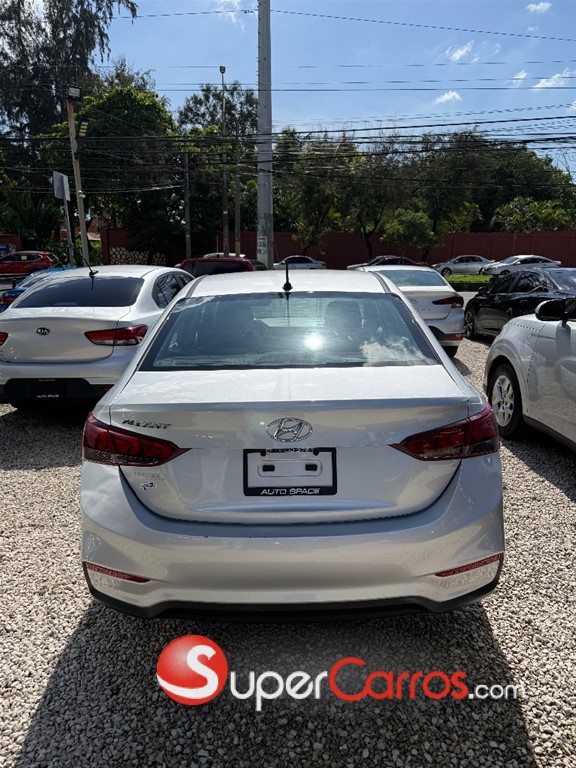 2020 Hyundai Accent SE — foto 4 / 10