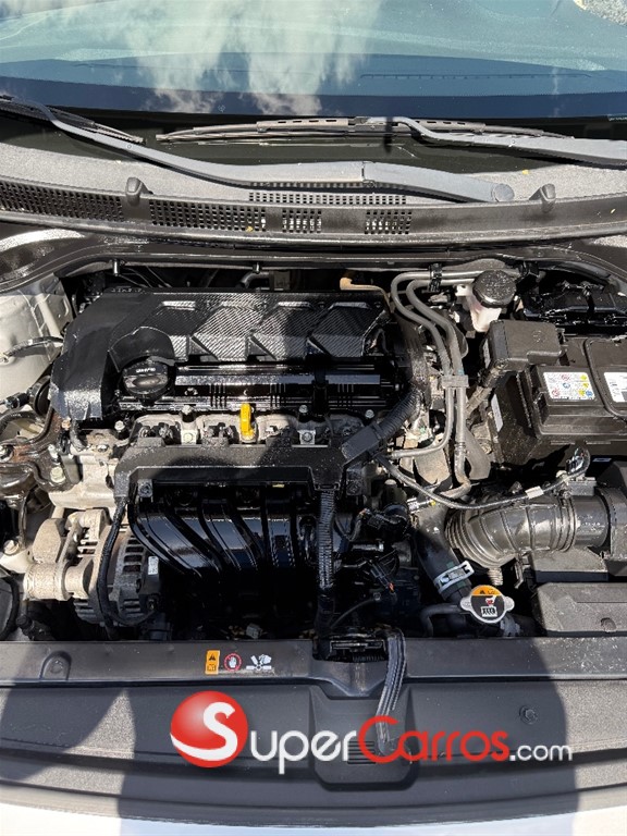 2020 Hyundai Accent SE — foto 8 / 10