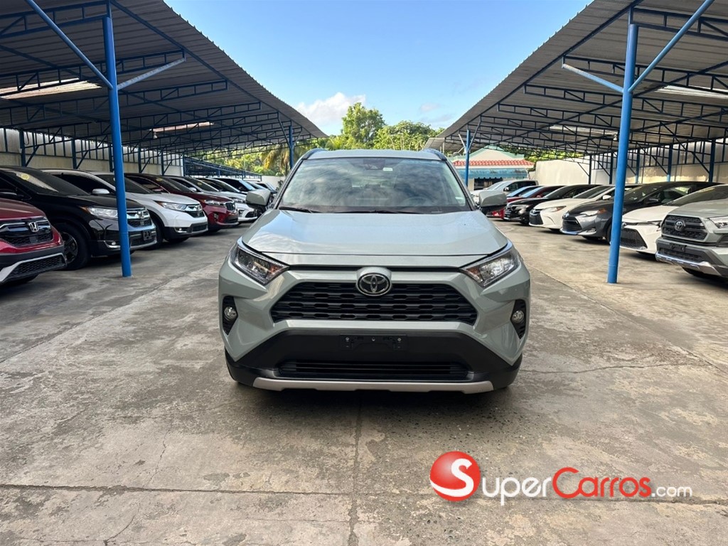 2020 Toyota RAV4 XLE — foto 4 / 8