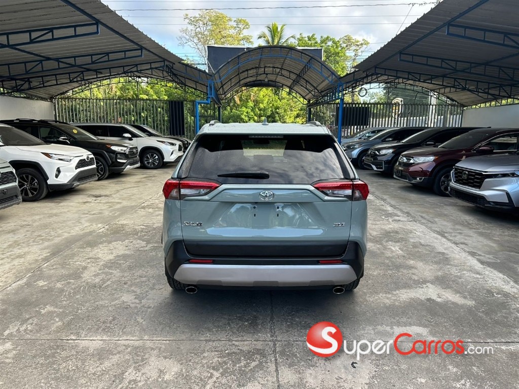 2020 Toyota RAV4 XLE — foto 5 / 8