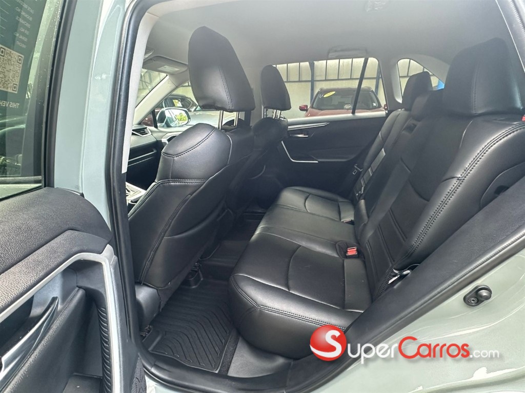 2020 Toyota RAV4 XLE — foto 6 / 8