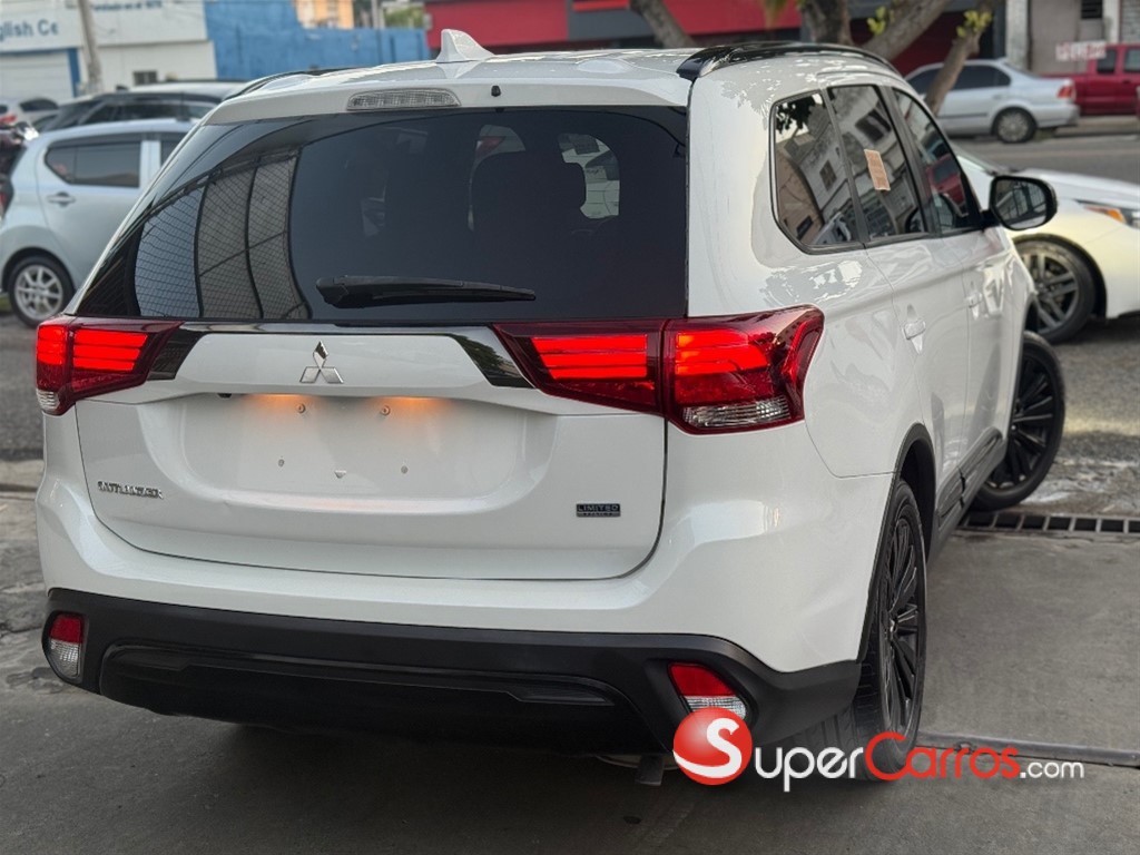 2020 Mitsubishi Motors Outlander Limited — foto 11 / 12