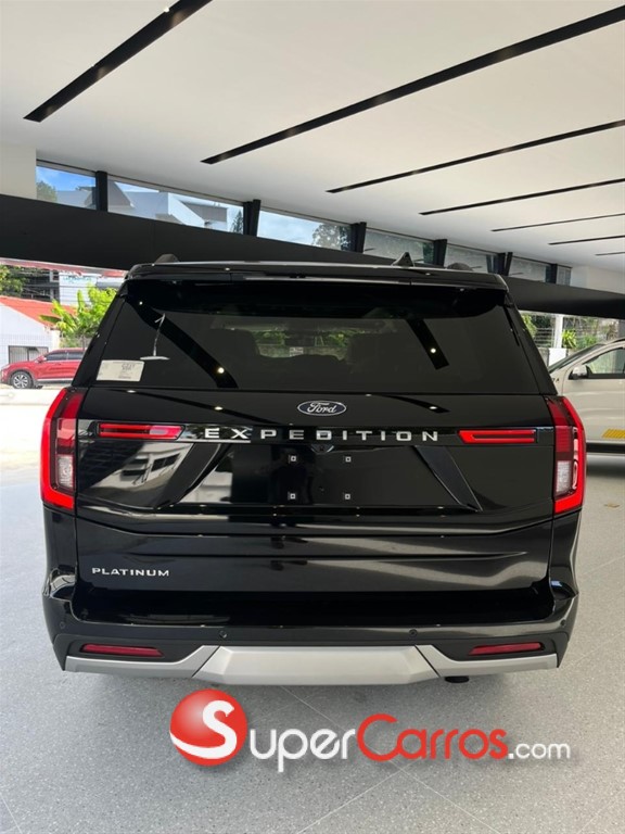 2026 Ford Expedition Platinum — foto 8 / 12