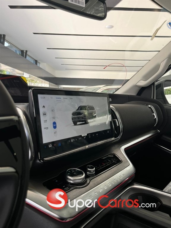 2026 Ford Expedition Platinum — foto 9 / 12