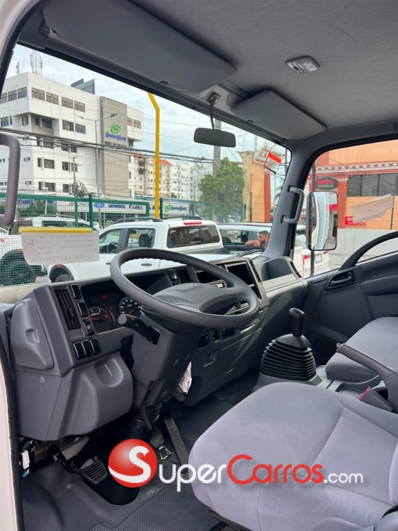 2027 Isuzu Camion Furgon — foto 8 / 12