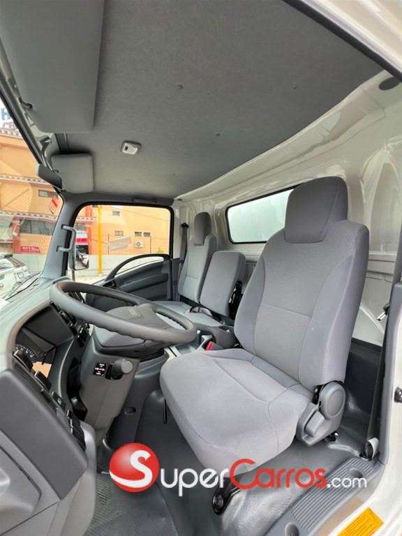 2027 Isuzu Camion Furgon — foto 10 / 12