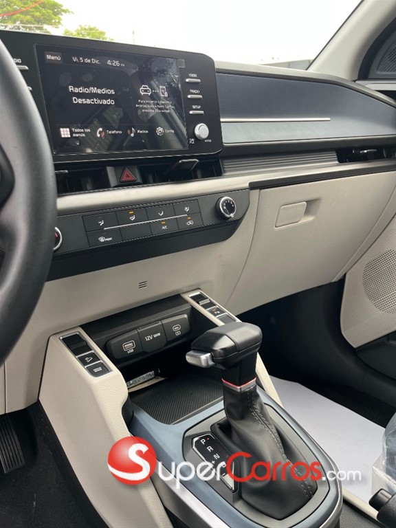 2027 Kia Carens — foto 10 / 12
