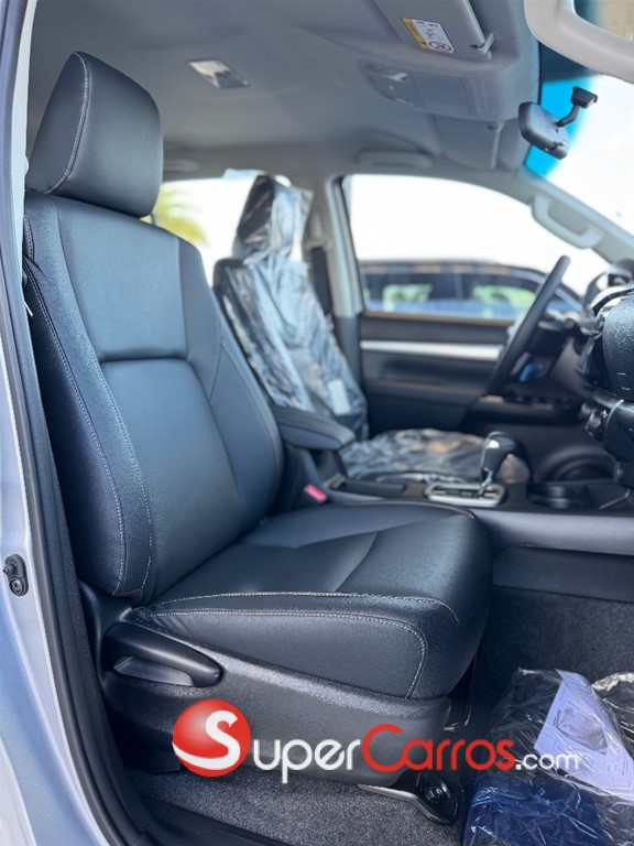 2026 Toyota Hilux SRX — foto 4 / 10