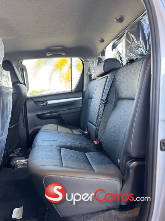 2026 Toyota Hilux SRX — foto 8 / 10
